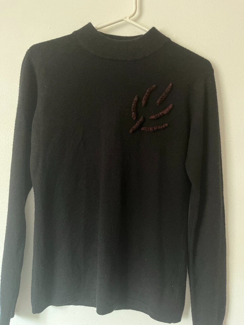 Escalade Black Vintage Sweater, rond Collar, Embroidered Detail, Size L
